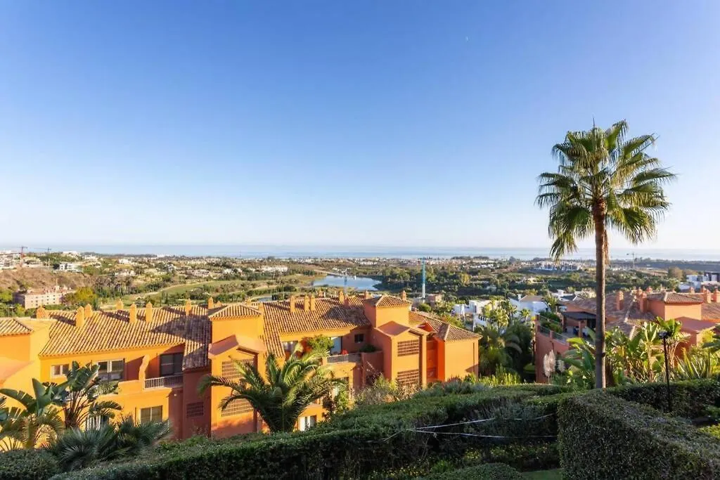 Royal Apartment 2 /Freewifi,Sharedpool,Freeparking Malaga