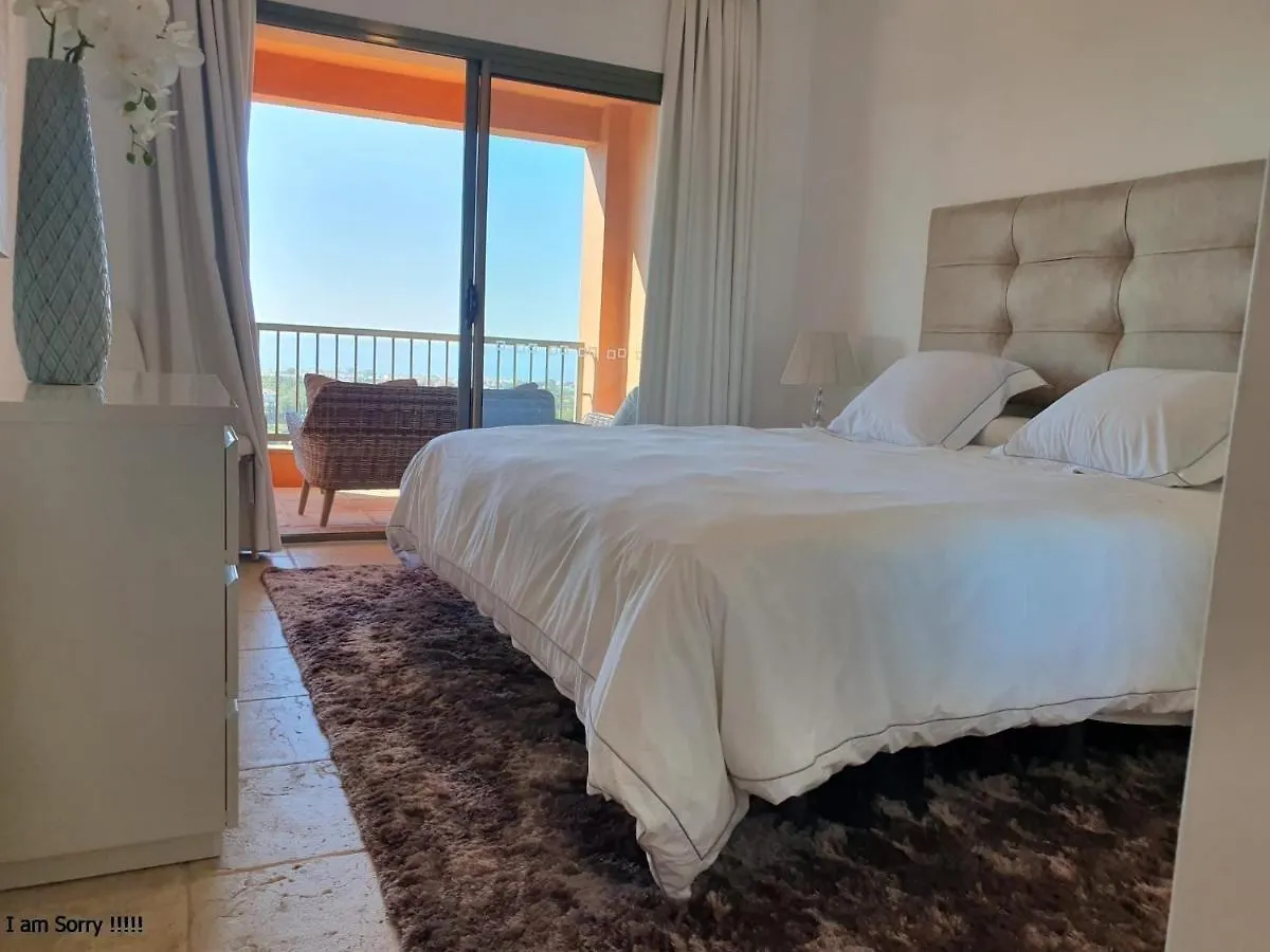 Royal Apartment 2 /Freewifi,Sharedpool,Freeparking Malaga