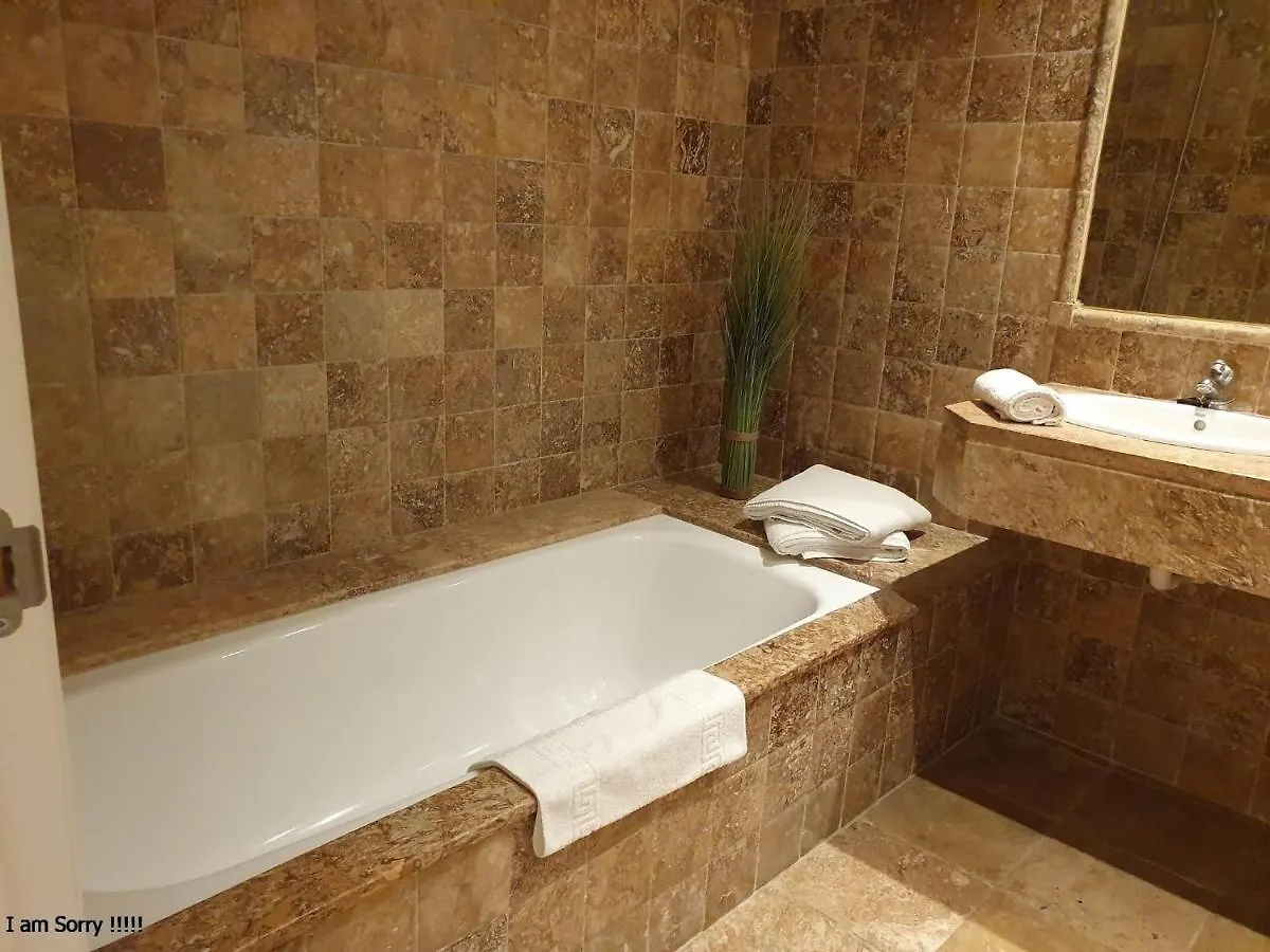 Royal Apartment 2 /Freewifi,Sharedpool,Freeparking Malaga Spain