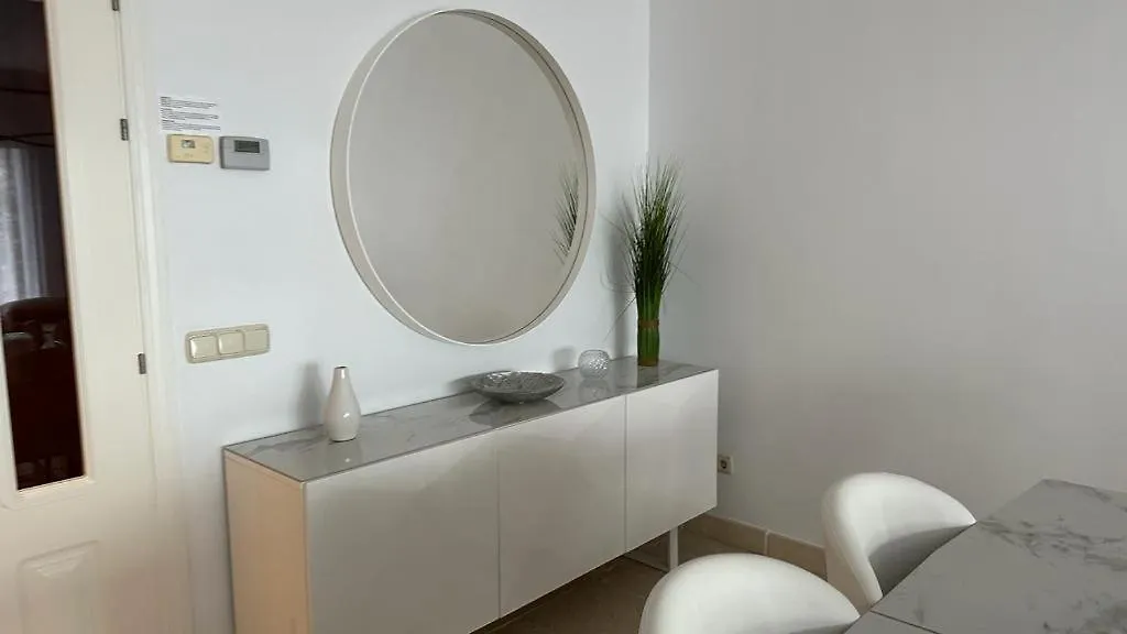 Royal Apartment 2 /Freewifi,Sharedpool,Freeparking Malaga